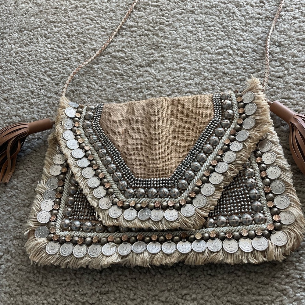 Shashi leela clutch in natural